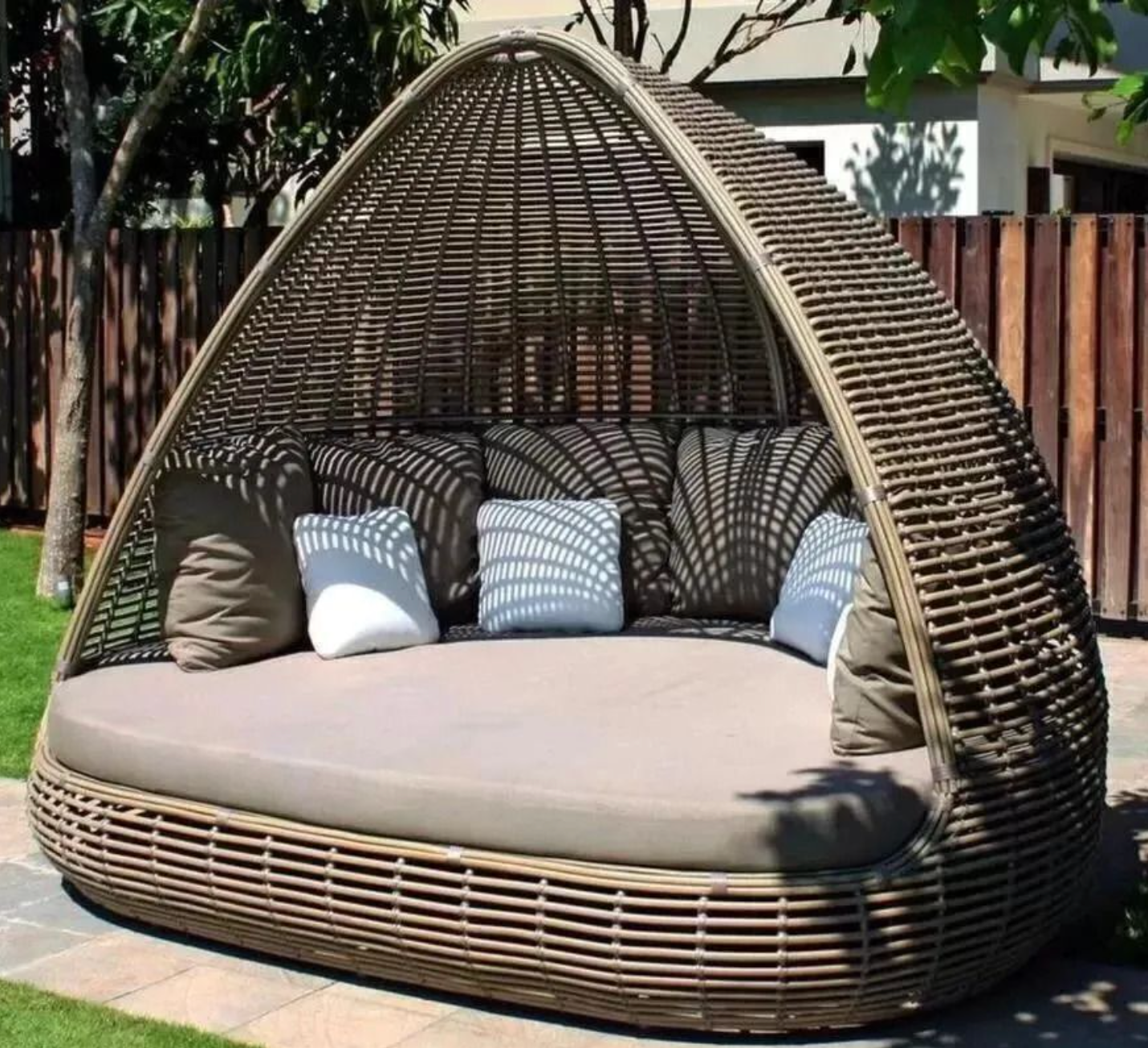 Pat exterior Selvara